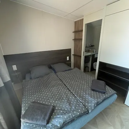 De Luxe, New, Top-of-the-range Amenities, Air Conditioning, Jacuzzi And Sea View Chalet