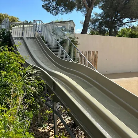 De Luxe, New, Top-of-the-range Amenities, Air Conditioning, Jacuzzi And Sea View Chalet Saint-Raphaël