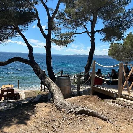 De Luxe, New, Top-of-the-range Amenities, Air Conditioning, Jacuzzi And Sea View Chalet *